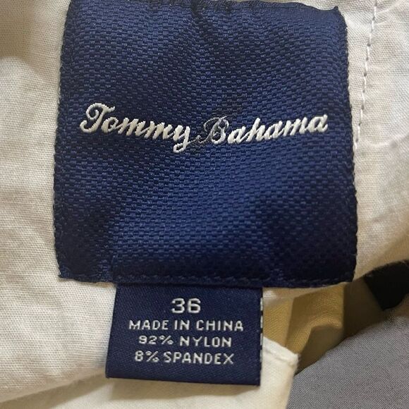 Tommy Bahama Dark Gray on Gray Pattern Activity Shorts in Size 36W x 9.75IS - Picture 2 of 7